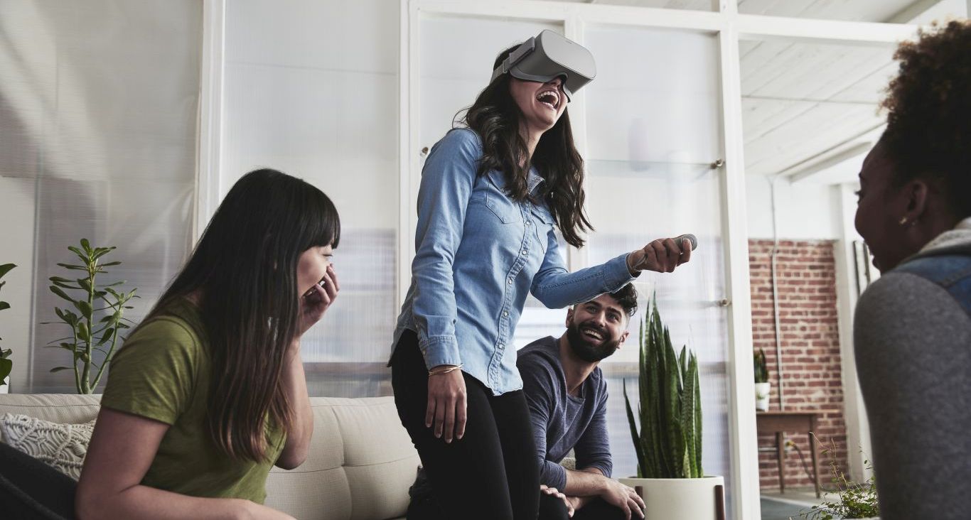 Die Oculus Go ist eine soziale VR-Brille mit der Möglichkeit sich virtuell mit anderen zu treffen.
